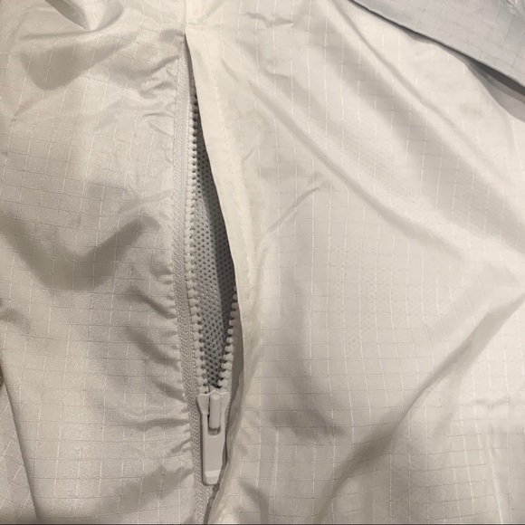 NIKE WINDBREAKER. WOMENS. SIZE SMALL. WORN ONCE!!! - Picture 6 of 7